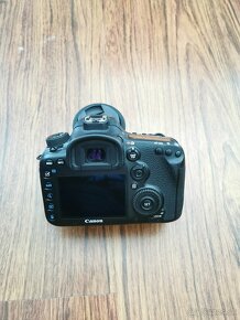 Canon EOS 7D Mark II - 4