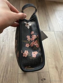 GUESS Floral Cosmetic Bag - 4