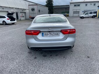 Jaguár XE 2.0 132kw R-sport - 4