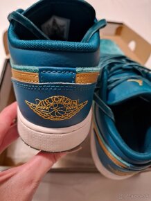 Jordan 1 Low SE Velvet Geode Teal GS - 4