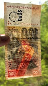 Bankovky Slovensko 100 SK Bimilénium unc čísla po sebe - 4