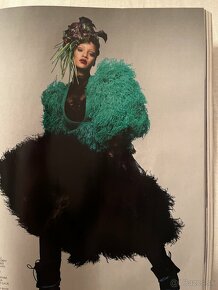 Vogue - Rihanna Anglicko September 2018 - 4