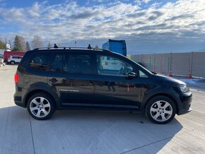 Volkswagen Touran 2.0 TDI Cross DSG - 4