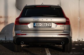 Volvo XC60 MOMENTUM AT8 FWD - 4