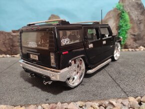 Prodám model 1:18 Hummer H2 - 4