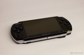 PSP 3000 piano black - 4