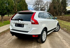 VOLVO XC60 2.4 D4 MOMENTUM MANUÁL - 4