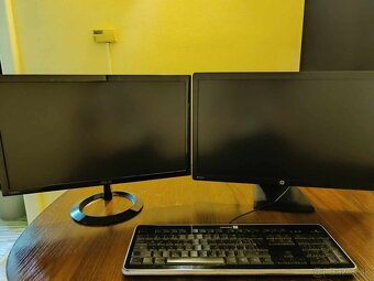 Výkonný počítač HP Z440 + 2 monitory(HP 23", ASUS 21.5") - 4