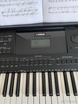 Predám Yamaha PSR-EW400 - 4