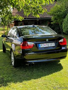 Predám BMW E90 320i na náhradné diely - 4