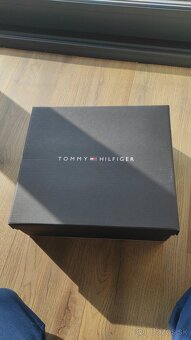 Tommy Hilfiger - 4