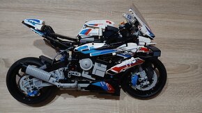 LEGO 42130 - BMW Motorrad M 1000 RR - 4