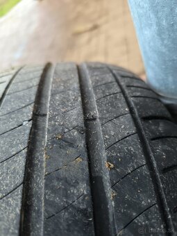 Predám letné pneu 215/55r16 - 4