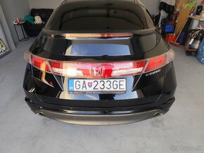 Honda Civic 8g 1.8 benzín v-tec 2010 - 4