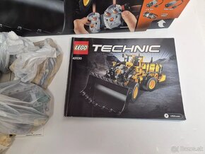 LEGO 42030 Technic Volvo L350F Wheel Loader - 4