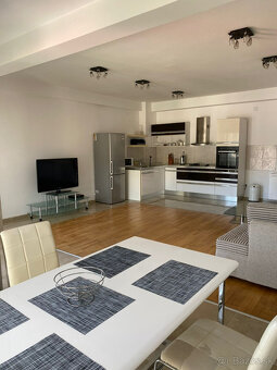 Priestranný apartmán s rozlohou 107 m² s terasou, Budva, Čie - 4