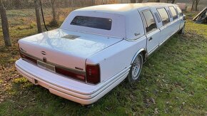 Lincoln Town Car - 4