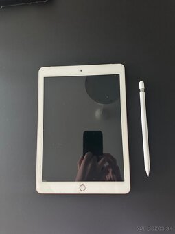 iPad 6th gen 128gb gold - 4