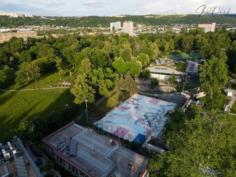 UBYTOVŇA v mestskom parku, 17 izieb, parkovisko pre 8 áut, k - 4