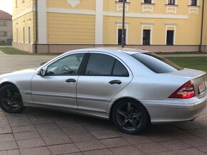 Mercedes Benz C200 - 4