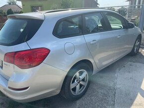 Opel Astra J SportTourer 1.7cdti - 4