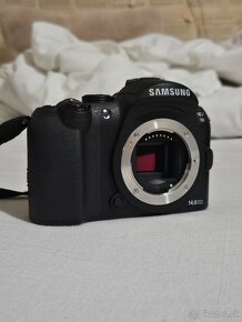 Samsung NX10 + 4-5.6 50-200m + 3.5-5.6 18-55mm + 2 30mm - 4