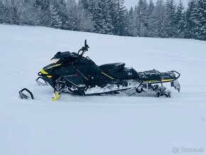 Ski Doo Summit 850 pas 154” REV - 4