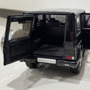 1:18 AutoArt Mercedes Benz G Wagon G500 - 4