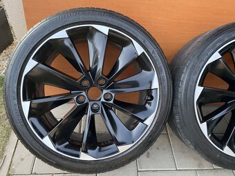 SUPERNOVA  orig.skoda Superb3V  5x112  8j x19   ET 44 VW 235 - 4