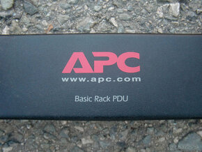 Predám napájaciu lištu APC Basic Rack PDU - AP7551 - 4