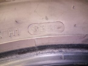 Predám 2ks zimné pneu Hankook 235/55R18 dezen5,5-6mm - 4