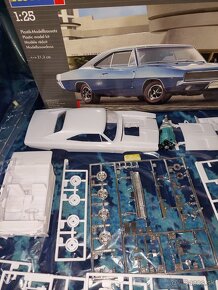 Revell 1:25 1968 Dodge Charger R/T - 4