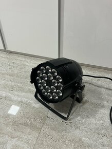 SVETLÁ - LED PAR RGBW 18x10W - 4