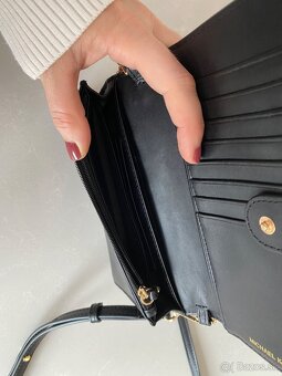 Michael Kors kožená crossbody s priečinkom na mobil - 4