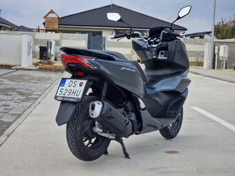 Honda PCX 125 – 1431 km – šedá kráska hľadá nového majiteľa. - 4