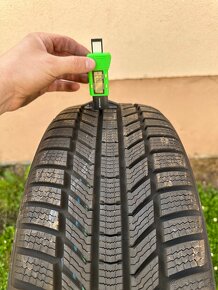 Predám Zimne 215/45 r18 Continentál rok 2022 - 4