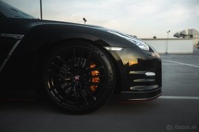 Nissan GTR - 4