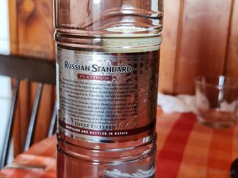 Predám exkluzívnu vodku Russian Standard Platinum 1L - 4