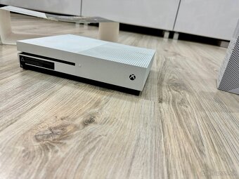 Xbox One S, + 1 ovládač. - 4