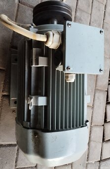 Predám dvojrýchlostný elektromotor 1,5/6,3 kw - 4