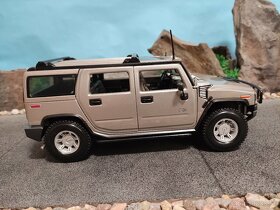 prodám model 1:18 HUMMER H2 - 4