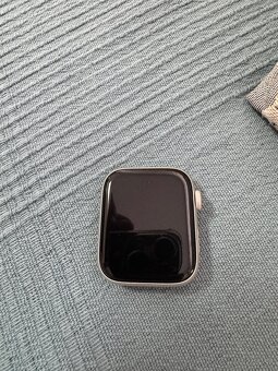 APPLE WATCH SE 2023 GPS 44 MM HVIEZDNE BIELY HLINÍK M/L - 4