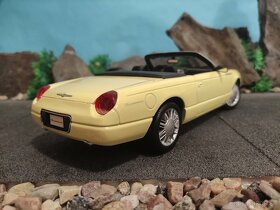 prodám model 1:18 ford thunderbird Cabrio 2000 - 4