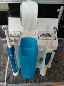 Zubná kefka zo zubnou sprchov-Braun Oral B - 4