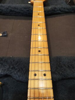 Fender Stratocaster - 4