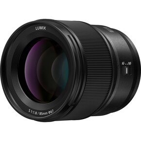 Panasonic LUMIX S 85 mm f/1,8

 - 4