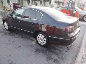 Predam volkswagen passat b6 3c2 2.0tdi 16v 103kw M6 Sedan - 4