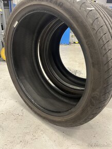 235/40 R19 - 4