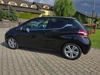 Peugeot 208 - 4