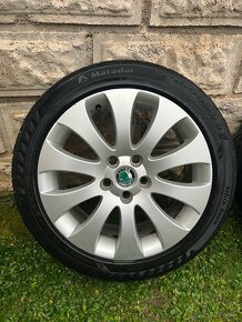 225/45R17 - 4